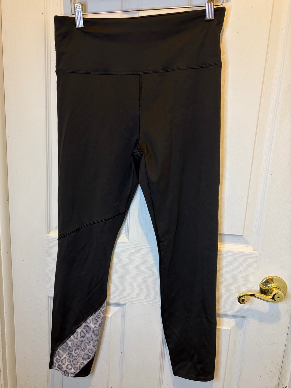 High-Waist Black Leggings with Leopard-Ankle Accent